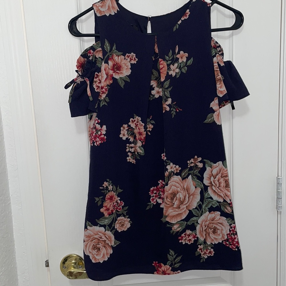Floral dress top. Open shoulder sleeve. Size 8